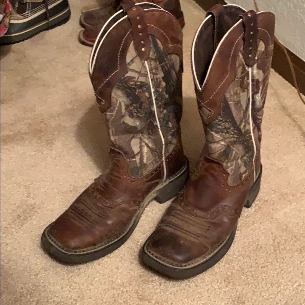 Justin camo cowboy boots
